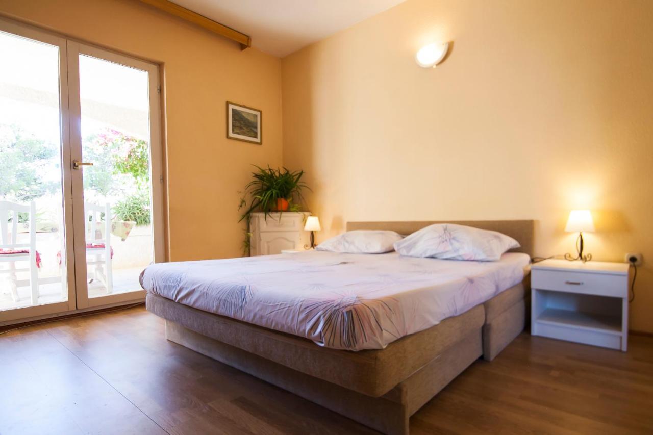 Apartments Radic Бол Екстер'єр фото