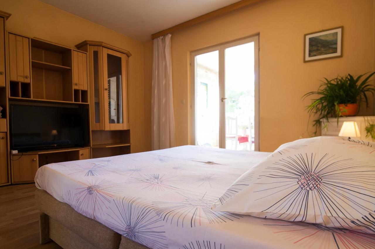 Apartments Radic Бол Екстер'єр фото