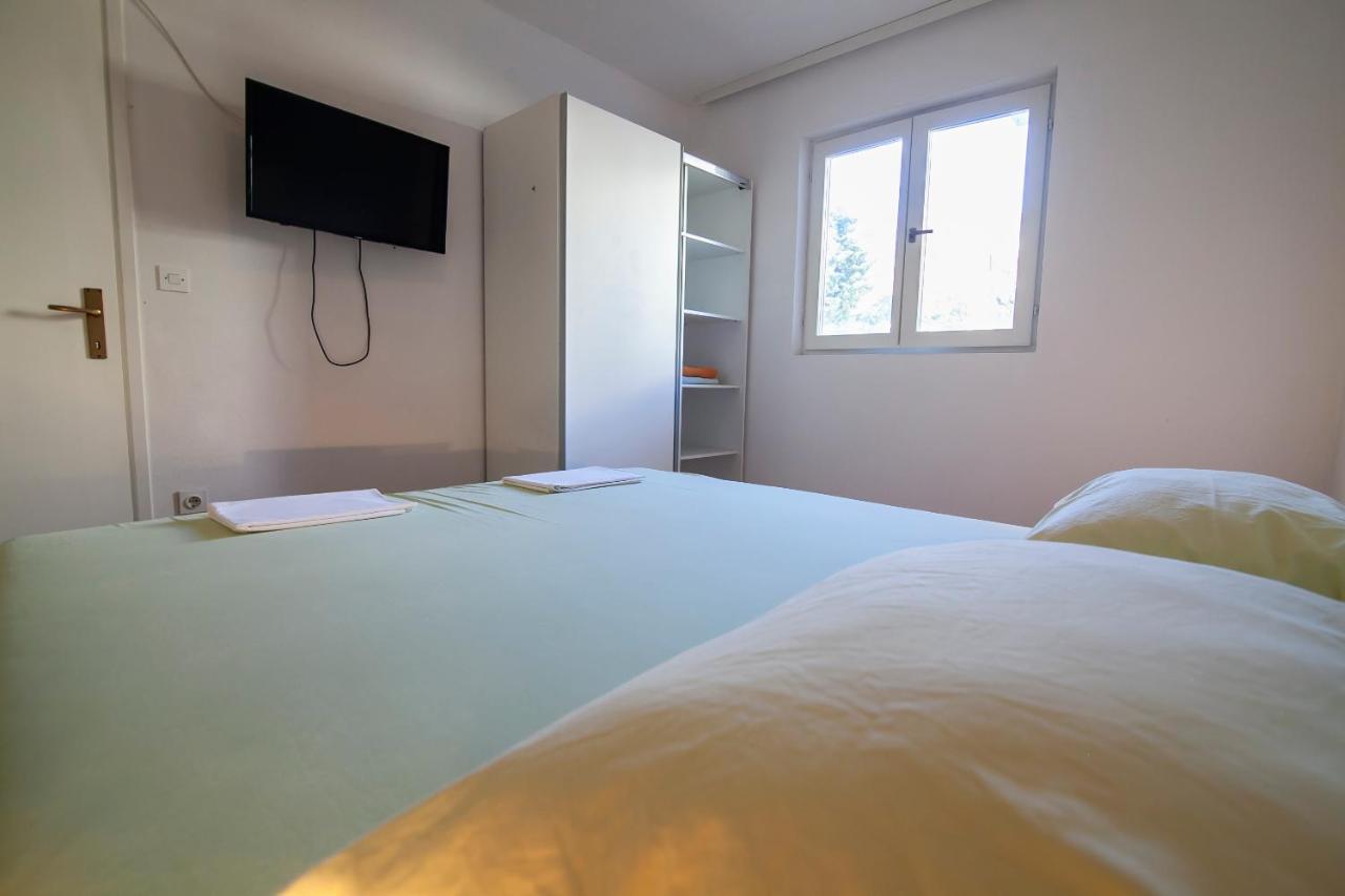 Apartments Radic Бол Екстер'єр фото