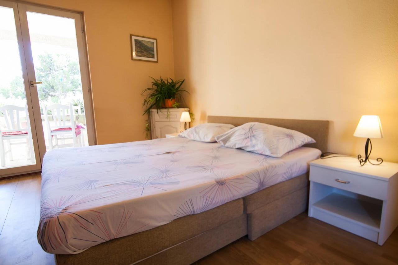Apartments Radic Бол Екстер'єр фото